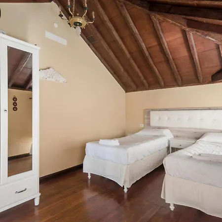 La Vicaria Apartment *